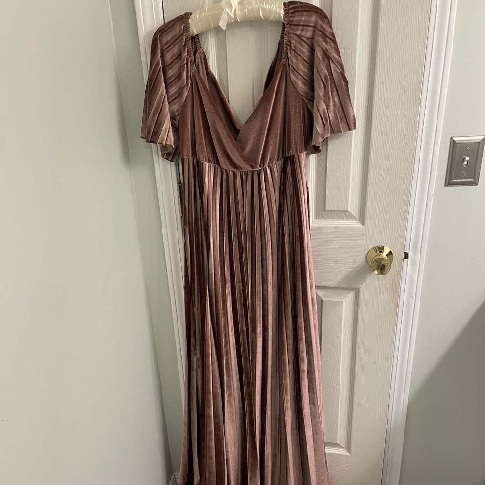 ASOS | Gorgeous Velvet Gown